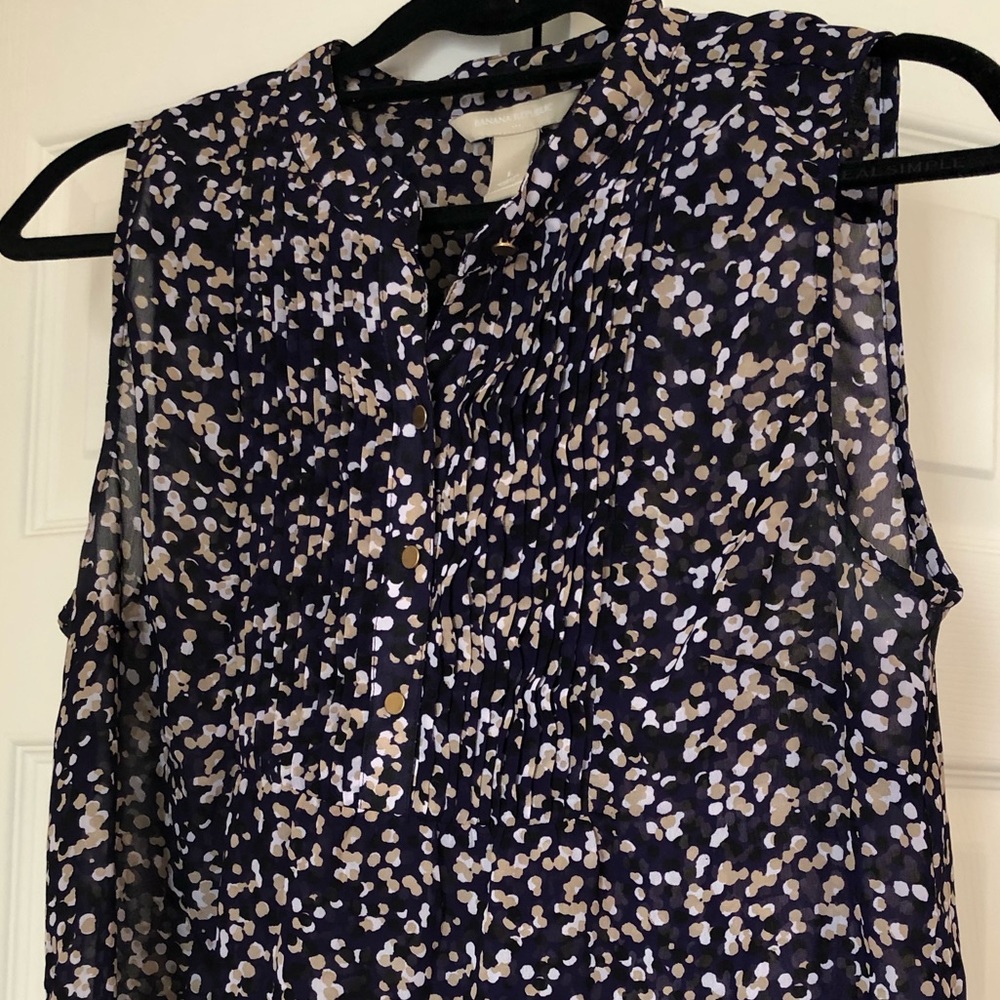 Printed sleeveless blouse